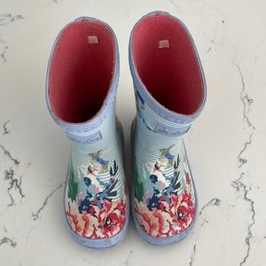Toddler rain boots. Baby welly print. By joules clothing brand in Europe.